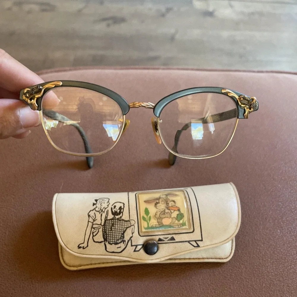 Vintage 50s 60s Childs Glasses Case bunny Carrot TV MCM Kids Holographic Reading